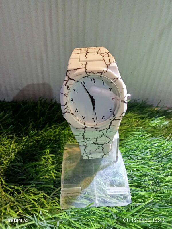 Aura Marble Crack – Exclusive White & Black Arabic Edition Integrated Watch